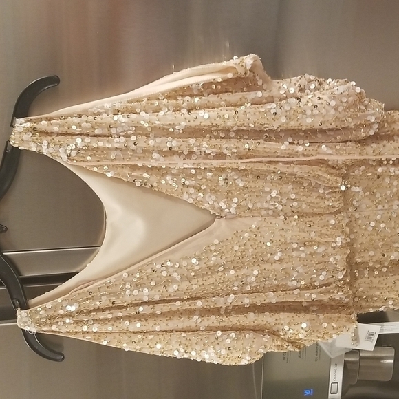 💕AIDAN MATTOX💕 Cold Shoulder Sequin Mini Dress Cocktail Dress Light Gold 6 NWT - Picture 11 of 14